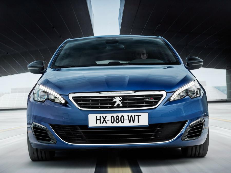  Peugeot 308 GT 2014 года  (фото 5 из 9)